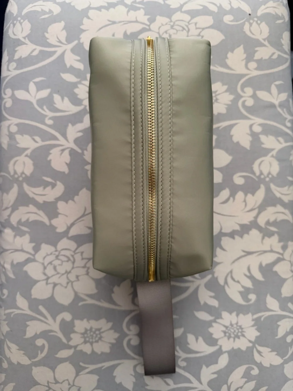 Burberry GWP Sage Green Travel Toiletry Bag Makeup Bag Pouch New